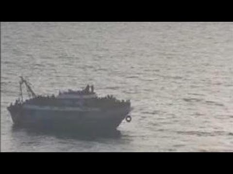 Il peschereccio fermo e il mare calmo: ecco il video che smentisce la Guardia costiera greca sul…