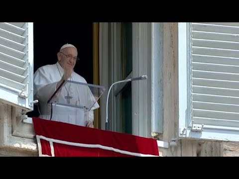 Papa Francesco torna a recitare l’Angelus: «Grazie per affetto e amicizia durante il ricovero»