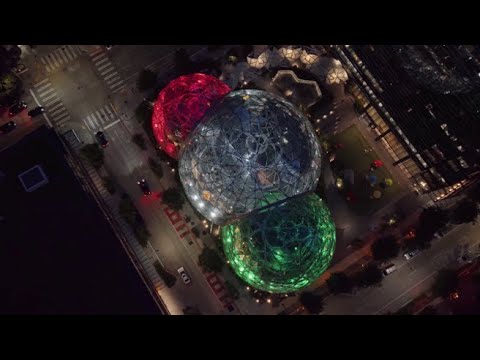 Amazon celebra i «Made in Italy Days» illuminando l’headquarter di Seattle con il tricolore