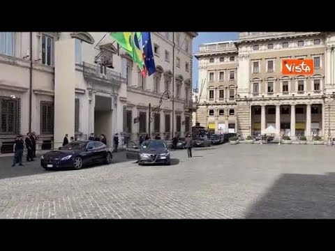 Lula a Roma, il Presidente del Brasile scende dall’auto ed entra a Palazzo Chigi