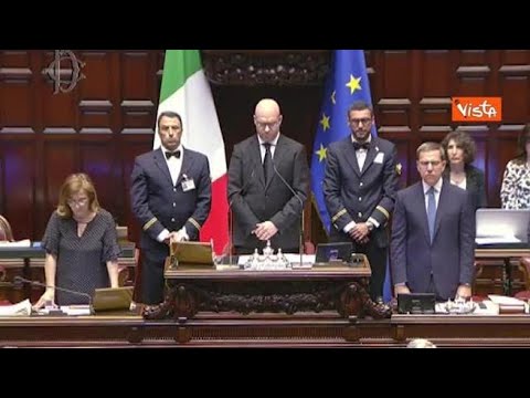 Applauso lunghissimo per Berlusconi alla Camera, M5S non partecipa