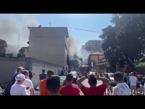 Il video dell’incendio in via Guido Carli a Milano: in fiamme un camion dei rifiuti