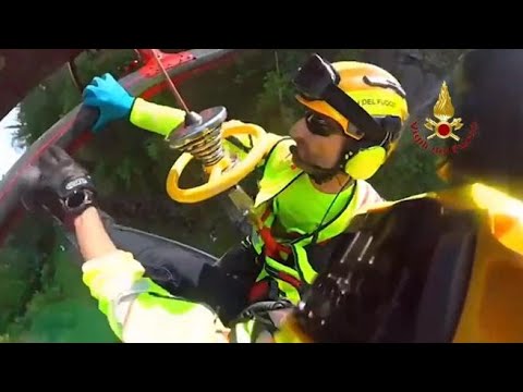 Cadono col quad in uno strapiombo, salvati con l’elisoccorso a Mompellato: il video dalla…