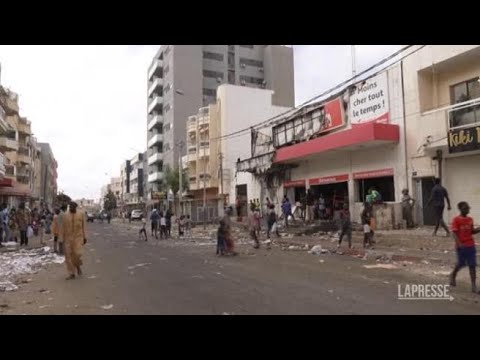 Senegal, scontri tra polizia e sostenitori di Sonko: distrutto un supermercato