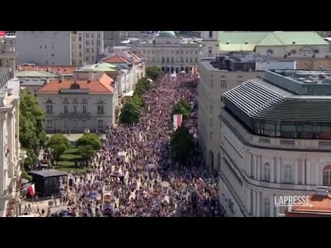 Polonia, in 500mila a Varsavia alla marcia di protesta contro il governo