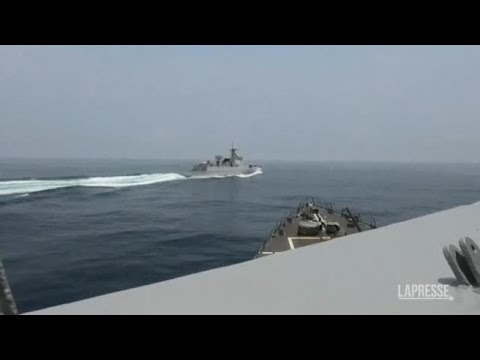 Sfiorata collisione tra navi da guerra Usa-Cina: le immagini dallo Stretto di Taiwan