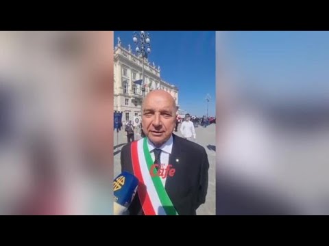 Trieste, 10 euro per una fetta di Sacher. Il sindaco: «Se hai soldi mangi se no guardi»