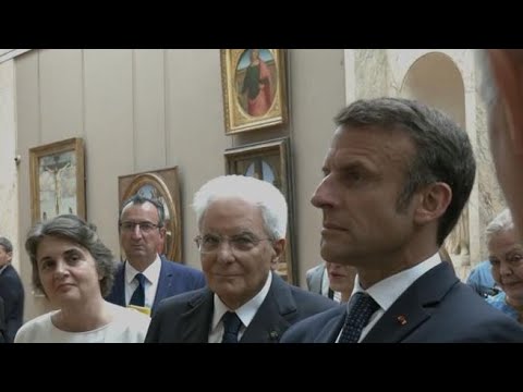 Italia-Francia, Mattarella e Macron inaugurano la mostra «Napoli a Parigi» al Louvre