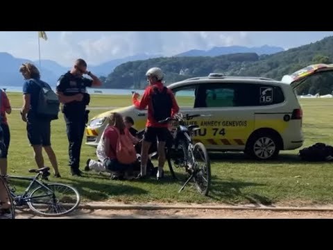 La polizia arriva sul luogo dell’attentato ad Annecy: le prime immagini