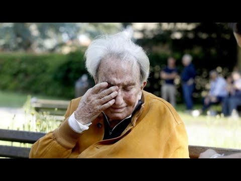 Emilio Fede non arriva in tempo ai funerali di Berlusconi, lo sfogo sui social: «Il mio autista…