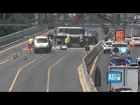 Tir invade la corsia opposta, incidente sulla A8 a Lainate: traffico in tilt per ore