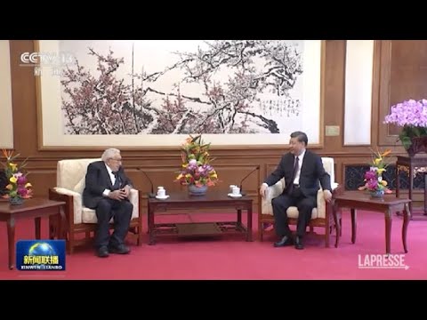 Il presidente Xi Jinping riceve l’ex Segretario di Stato Usa Henry Kissinger a Pechino