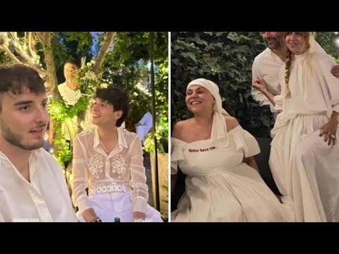 Le immagini del matrimonio queer di Michela Murgia: abiti genderless e fede al dito per tutta la…