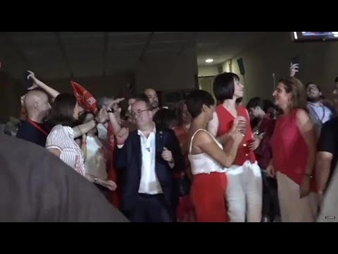 Spagna, i ministri socialisti ballano «Pedro» di Raffaella Carrà per celebrare il risultato…