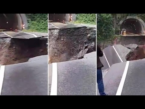 Una strada crolla in diretta video in Turchia, le auto salve per un soffio