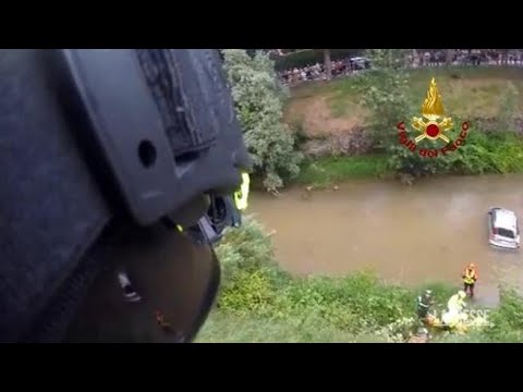 A Valdagno un automobilista perde il controllo della vettura e dopo un volo di 7 metri finisce…