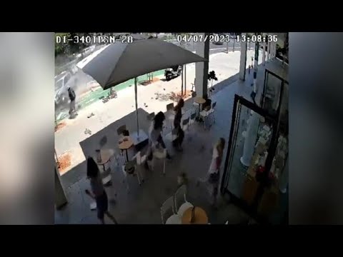 L’auto sulla folla e l’attentatore in fuga: il video dell’attacco terroristico a Tel Aviv