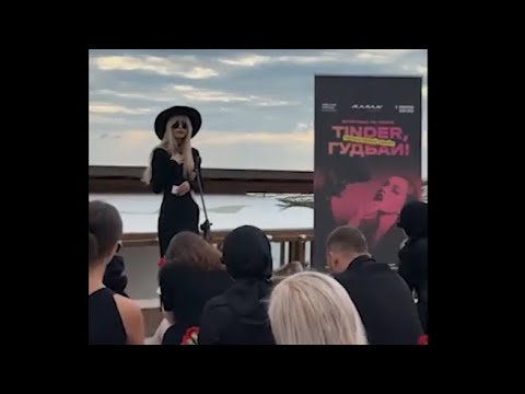Stop a Tinder in Russia: i giovani salutano l’app di incontri come a un funerale