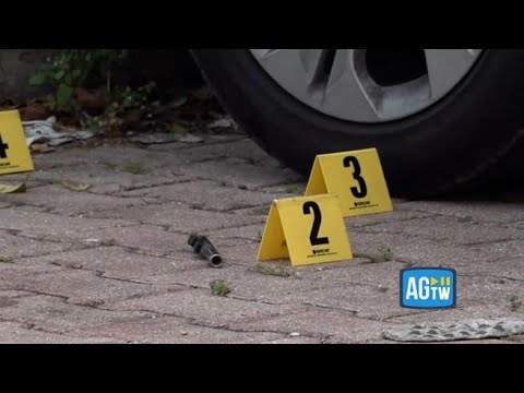 Primavalle, rapinano il tabaccaio che reagisce: spari in strada