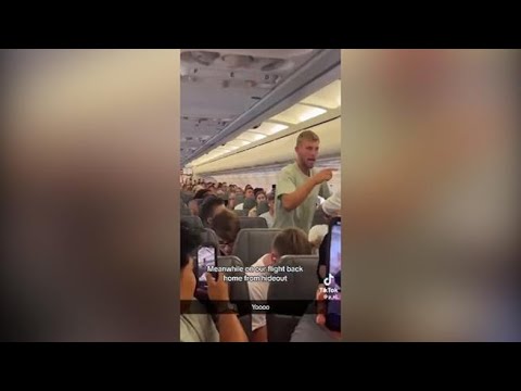 Un turista vuole aprire il portellone e scatena il panico su un volo Ryanair