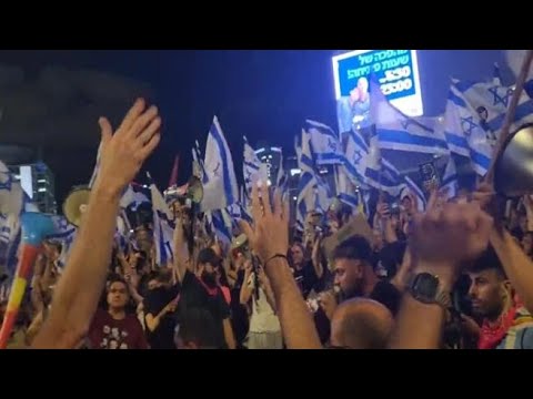 Centinaia di manifestanti in strada a Tel Aviv dopo le dimissioni del capo della polizia