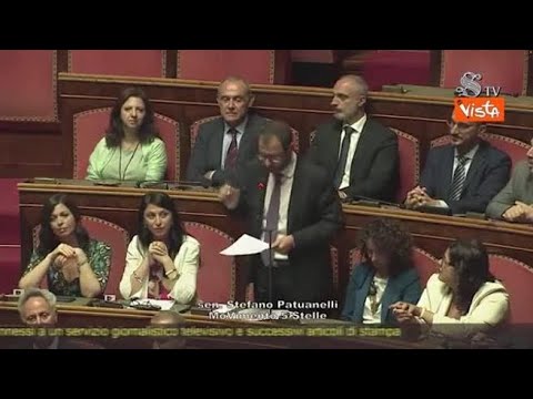 Santanchè, al Senato anche gli ex dipendenti della ministra. Ecco il coro: “Dimissioni!”