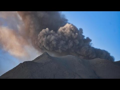 Si risveglia il vulcano Ubinas in Perù: decine di esplosioni, evacuati i residenti
