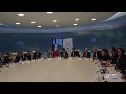Scontri in Francia, Macron: «Violenze ingiustificabili, strumentalizzata la morte di un…