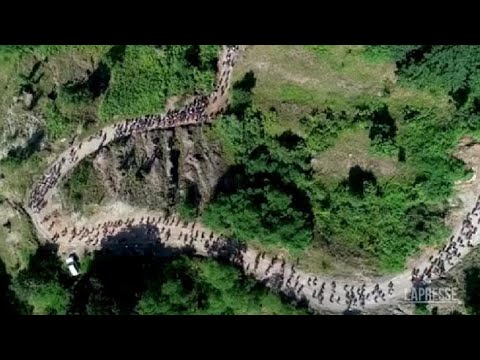 Migliaia di persone in Bosnia sfilano tra i boschi per la Marcia della pace in memoria del…