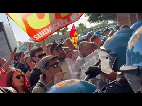 Santanchè alla Versiliana, fuori la contestazione dei sindacati