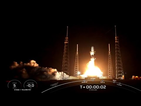 Le immagini del decollo record del Falcon 9 di SpaceX: è al suo 16esimo lancio