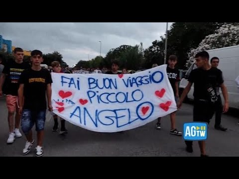 Omicidio Primavalle, la fiaccolata in ricordo di Michelle: «Fai buon viaggio piccolo angelo»