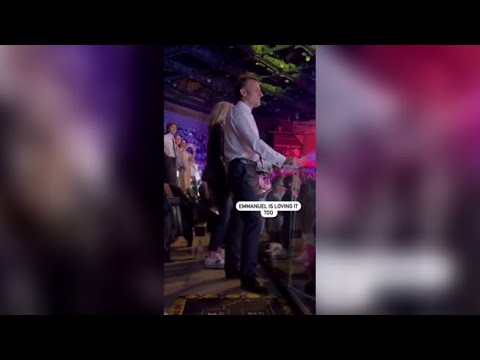 Macron al concerto di Elton John il giorno dopo l’uccisione di Nahel: polemiche in Francia