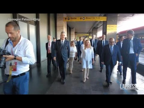 Meloni a Roma Termini per prendere il nuovo treno per Pompei