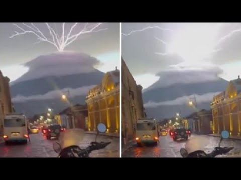 Le immagini della tempesta di fulmini che si è abbattuta sul cratere del vulcano Acatenango, in…