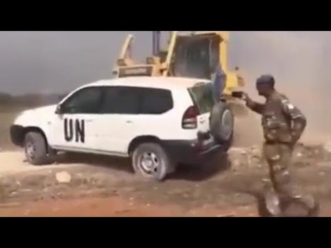Le forze turche hanno rimosso con dei bulldozer da una strada in costruzione a Cipro i mezzi…