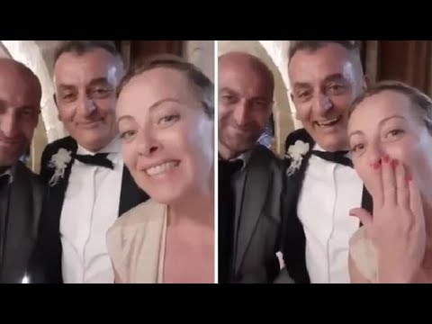 I video-auguri di Giorgia Meloni dal buen retiro in Puglia per la coppia di novelli sposi