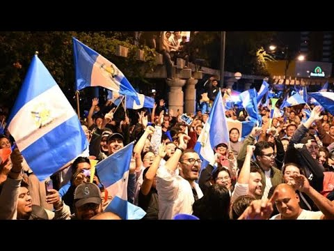 Arévalo è il nuovo presidente del Guatemala: la festa dei suoi sostenitori