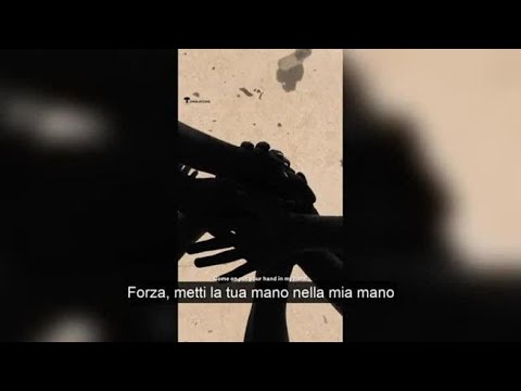 «Metti la tua mano nella mia, siamo ancora vivi»: la canzone di Askhan Khatibi costretto a…