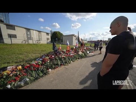 Russia, sostenitori della Wagner onorano la memoria del leader Prigozhin