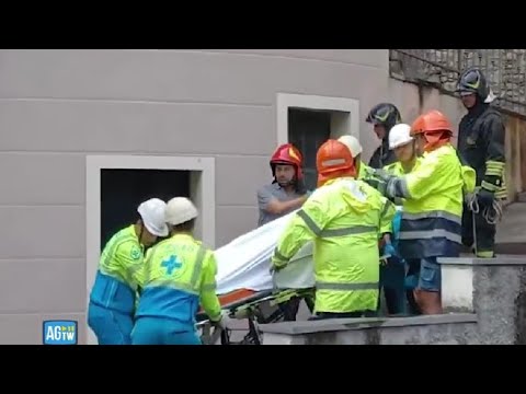 Imperia, esplosione in una palazzina: l’estrazione di una persona sotto le macerie
