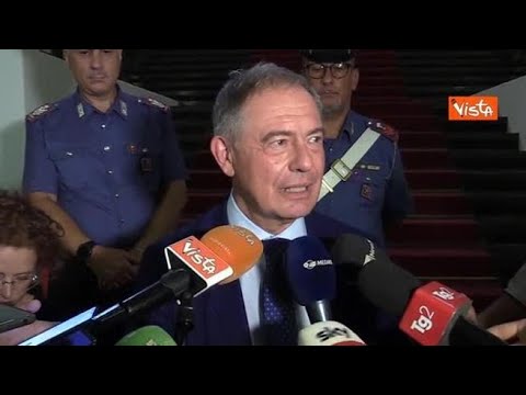 Il ministro Urso: «Contrasteremo le grandi multinazionali come Uber»