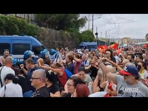 Napoli, nuova protesta contro la revoca del Reddito di cittadinanza