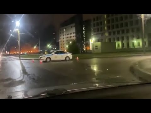 San Pietroburgo, le unità della polizia russa presidiano il cimitero dove potrebbe essere…