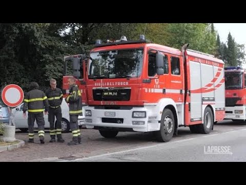 Ex militare armato asserragliato in casa: le immagini delle forze dell’ordine a Cordovado