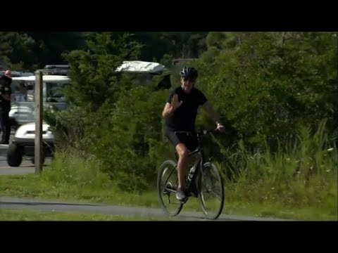 Usa, scampagnata in bicicletta per Joe Biden