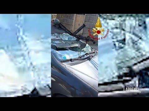 Maltempo, croce campanile cade su auto nel vicentino