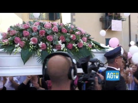 Palloncini bianchi e rosa per l’ultimo saluto a Sofia Castelli, uccisa dall’ex fidanzato a…