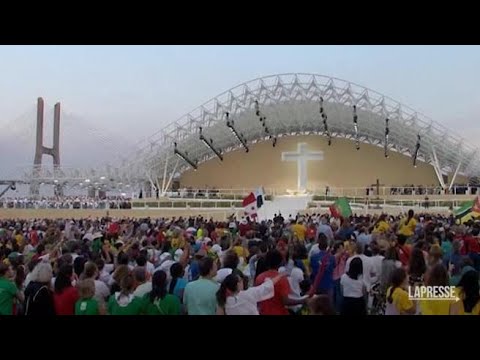 Un milione e mezzo di giovani con il Papa a Lisbona: «Aiutiamo chi cade a rialzarsi»