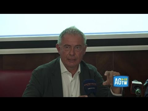 Benzina, Urso: «Nei distributori sarà esposto il prezzo medio del carburante»